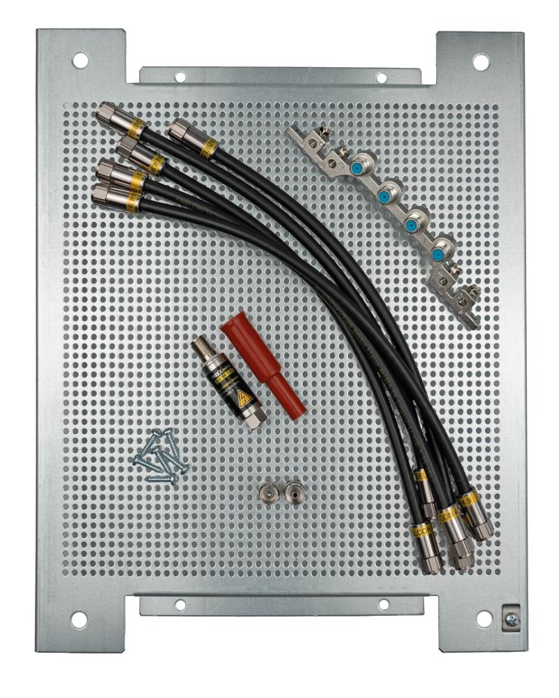 DVB-C Montage-Set für 4 Teilnehmer mit Montageplatte, Überspannungsschutz, Erdungsblock, Patchkabel