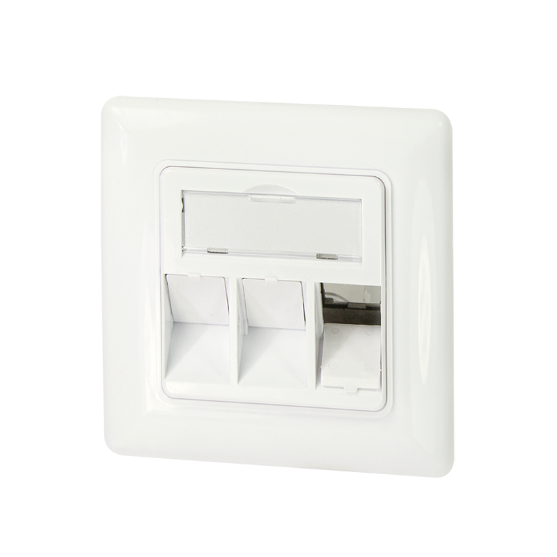 Unterputzdose für 3 Keystone-Module, 45° Schrägauslass, designkompatibel, reinweiß Unterputzdose für 3 Keystone-Module, 45° Schrägauslass, designkompatibel, reinweiß
